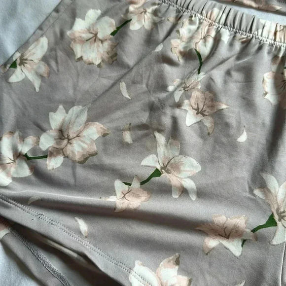Vince Camuto pajama set tank / shorts floral size M/L - Picture 2 of 8